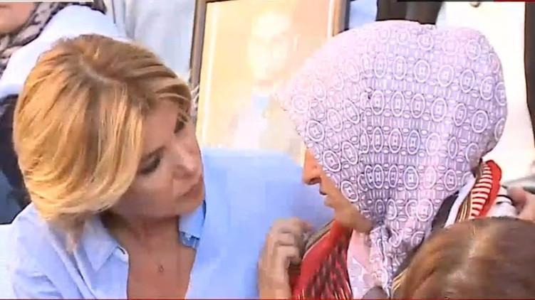 Sanatçılar, Diyarbakır Anneleri'ne destek ziyaretine geldi