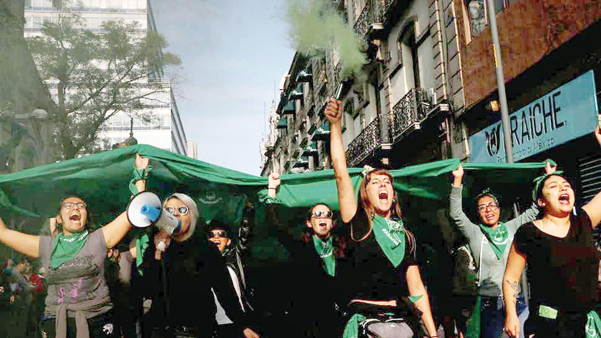 Yeşil bandanalı protesto