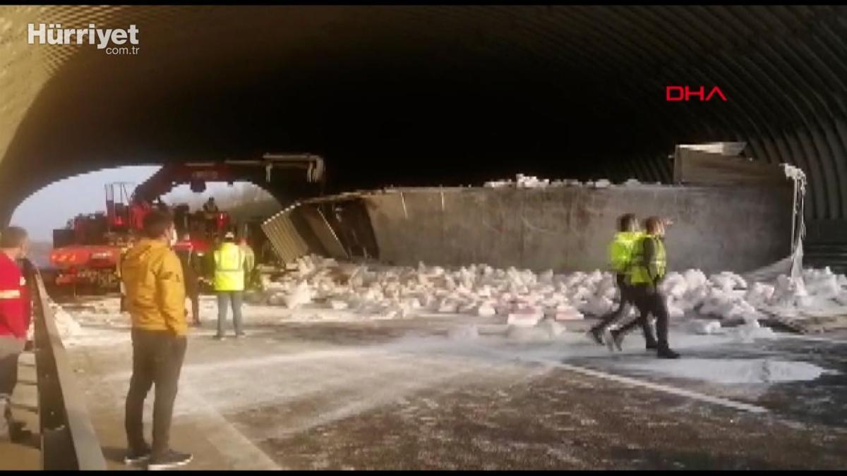 Kuzey Marmara Otoyolu Nda Kire Y Kl Tir Devrildi Son Dakika Haberleri