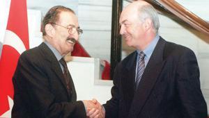 Ecevit’in 12 yıl saklı tutulan anılarından: ‘Kemal Derviş şeytani hesaplar içerisindeydi'