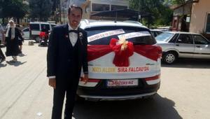 Galatasaraylı damat, gelin arabasına Kızı aldık sıra Falcaoda yazdı