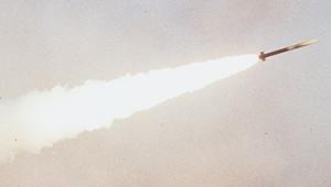 Husilerden Suudi Arabistan hava üssüne saldırı