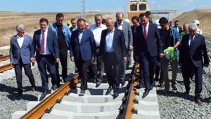 Bakan Turhan: İstanbul-İzmir otoyolunu 2,5 milyona yakın araç kullandı