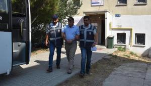 TIRlardan 23 akü çaldı, kiralık otomobille gittiği Antalyada yakalandı