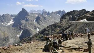 Hakkari Valisinden, terörden temizlenen dağlardaki güvenlik güçlerine ziyaret