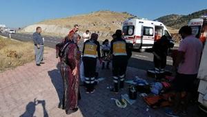 Ambulans helikopter, yaralı Berre için karayoluna indi