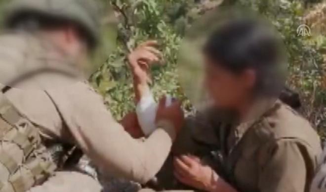 Mehmetçikten insanlık dersi... Ailesi gözyaşlarına boğuldu Mehmetçikten insanlık dersi... Ailesi gözyaşlarına boğuldu