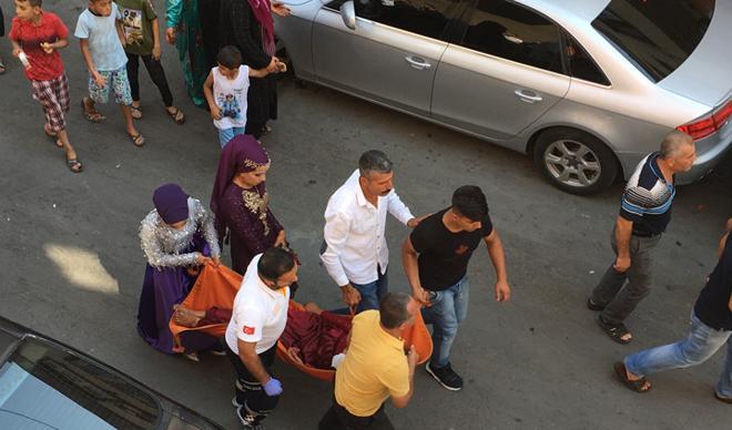 Halay sırasında düğün karıştı! Yaralılar var... Halay sırasında düğün karıştı! Yaralılar var...