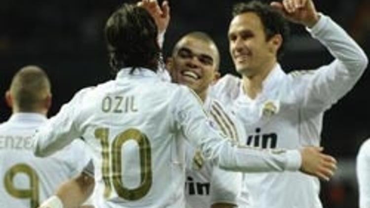 Real Madrid, puan farkını 7'ye çıkarttı