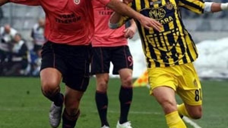 Sestak G.Saray'ı bozguna uğrattı