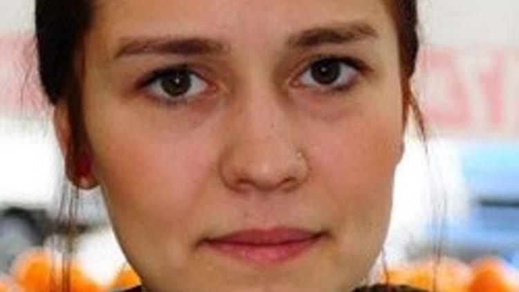 Kasiyerlik yapan Refiye, sağlığına kavuşmak istiyor