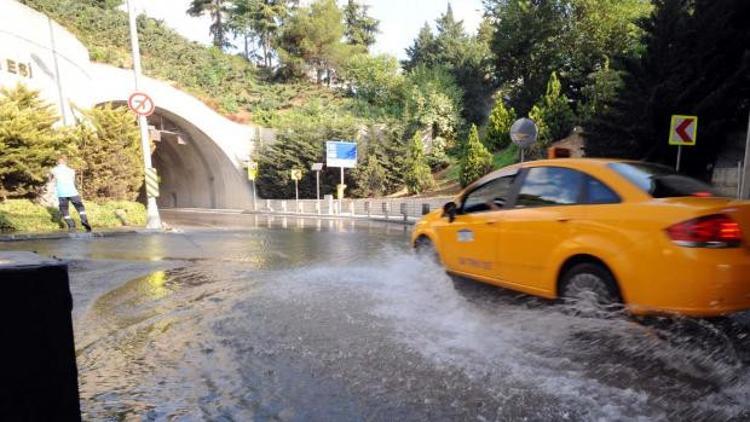 Dolmabahçe Tünel girişinde boru patladı