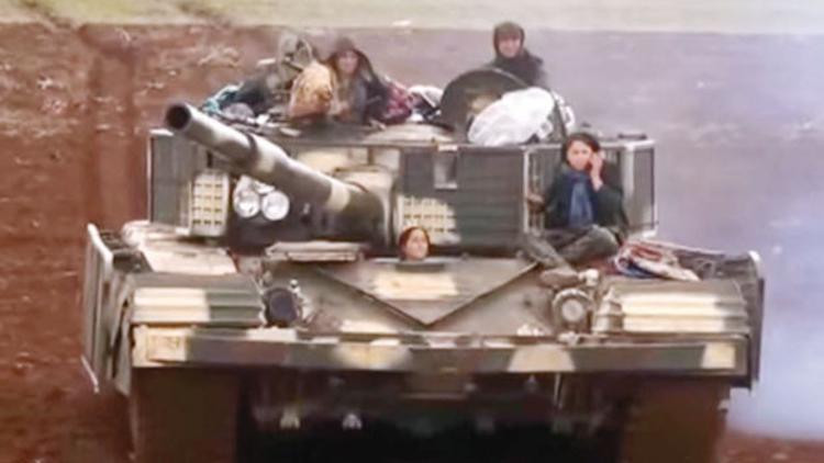 YPG kritik Miniğ Hava Üssü'nü ele geçirdi, Azez'e yöneldi