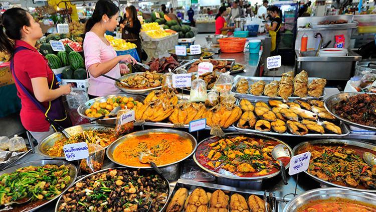 Tayland’da sokak ziyafeti