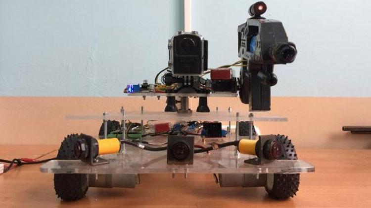 Şehit haberlerine üzülen öğrenciler askeri robot geliştirdi