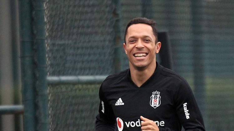 Fenerbahçe'den Adriano bombası!