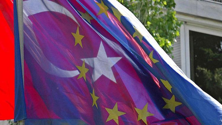 Türkiye’yi dışlayıp Türkleri küstürmeyin