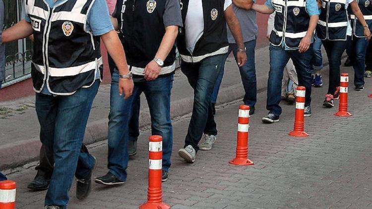 İzmir'de FETÖ operasyonu: 18 gözaltı