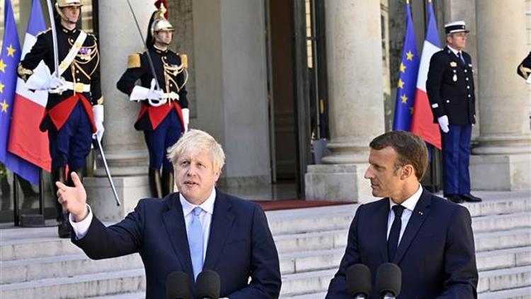 Macron, İngiltere Başbakanı Johnson ile görüştü