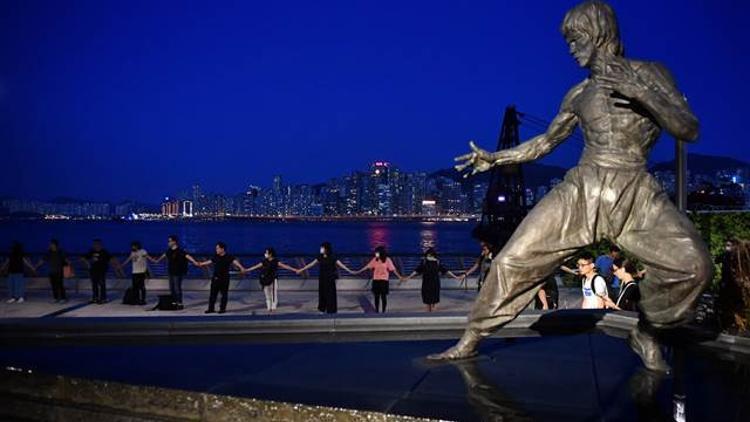 Hong Kong’da Çin’e karşı insan zinciri