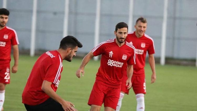 Demir Grup Sivasspor antrenmanı 4 eksikle sürdürdü