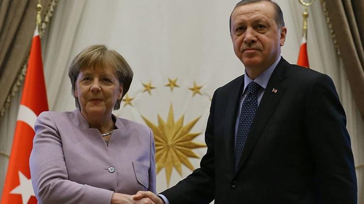 Son dakika: Cumhurbaşkanı Erdoğan ile Merkel'den önemli görüşme