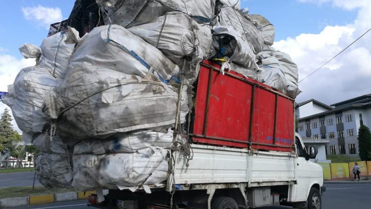 Metrelerce yükle trafikte tehlikeli yolculuk