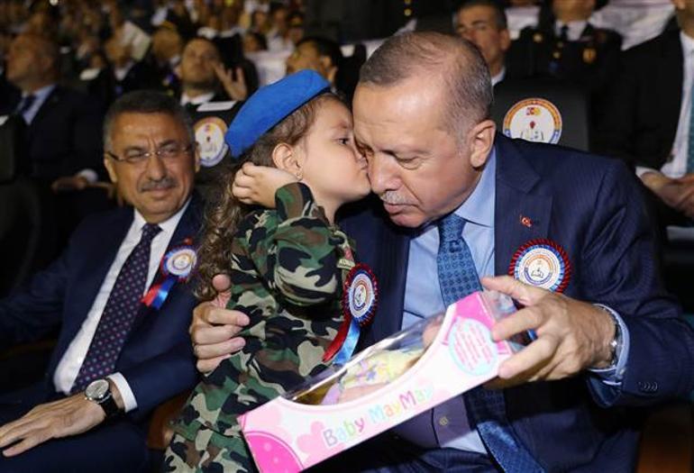 Cumhurbaşkanı Erdoğan: Şehit ailelerini kapı önüne koyanları biz de kapının önüne koyarız