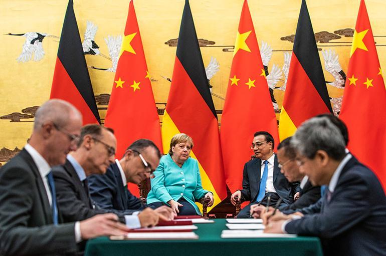 Merkel 12. kez Çin’de: Ticaret savaşları herkesi etkiliyor, çözülmeli