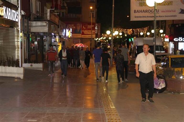 Art arda depremlerin olduğu Çerkeşte vatandaşlar geceyi sokakta geçirdiler