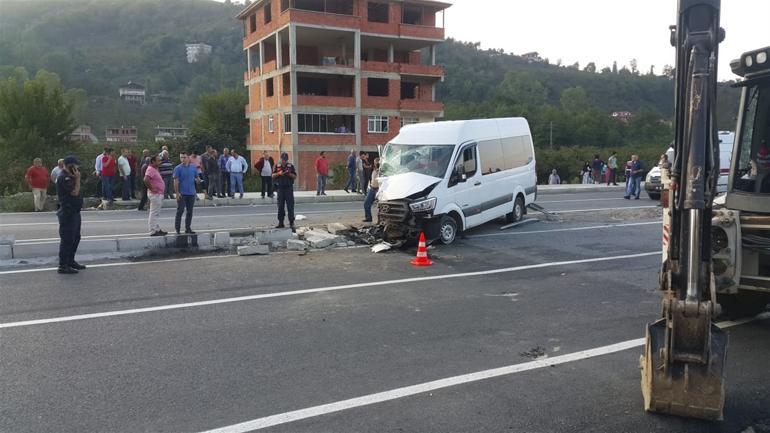 Öğrenci servisi kaza yaptı: Onlarca yaralı var