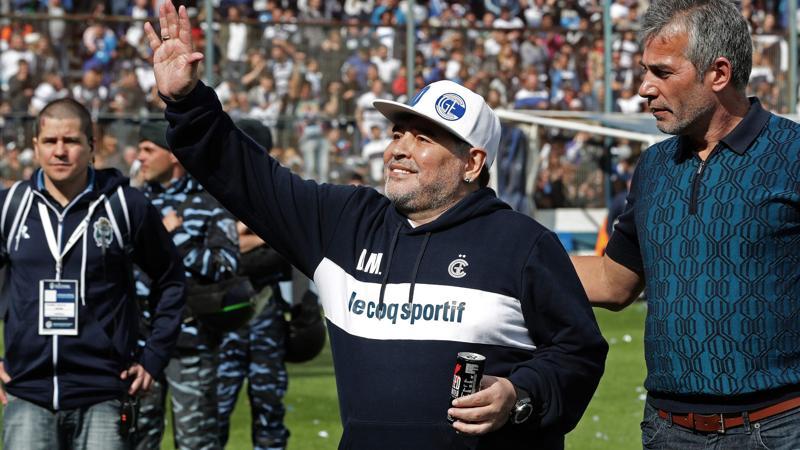 Maradona yeni mesaisine başladı