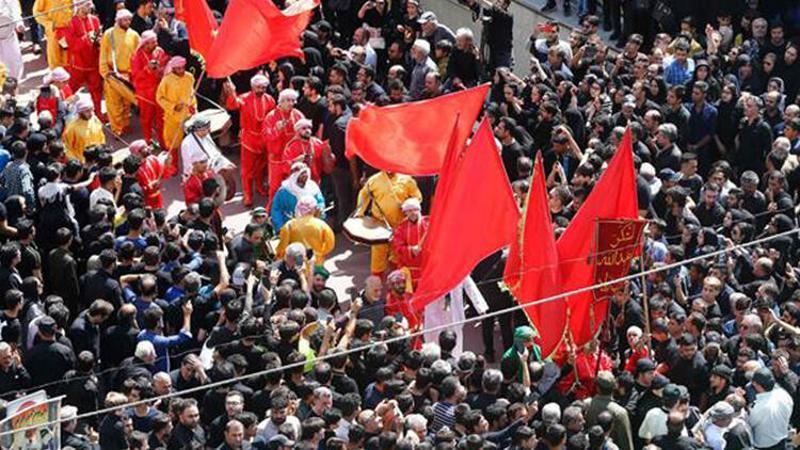 Irak'taki Aşure Günü etkinliğinde izdiham