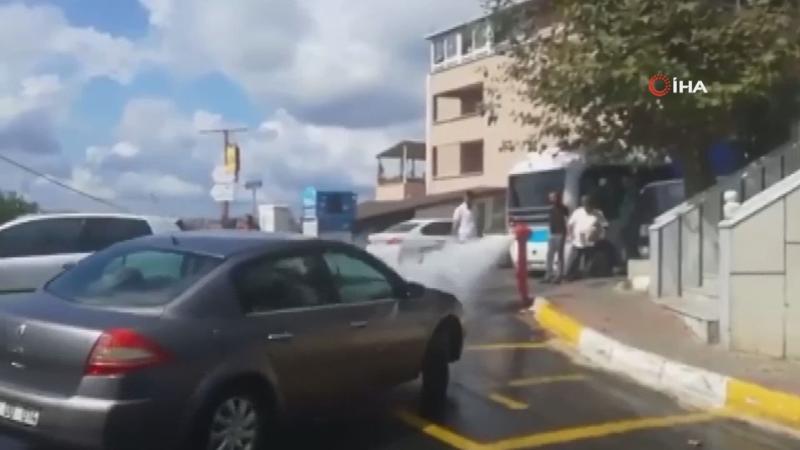 Sarıyer’de su borusu patladı, sürücüler krizi fırsata çevirdi