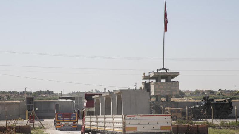Suriye sınırına beton blok sevkiyatı