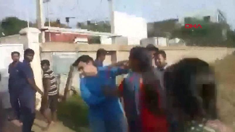 3'üncü kez evlenmek isteyen adamı eşleri dövdü
