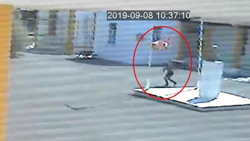 KKTC polisi, okuldaki Türk bayrağını indiren Rum'u arıyor