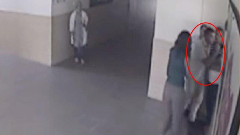 Çocuğunun sınıfı değişmedi diye müdürün odasını bastı