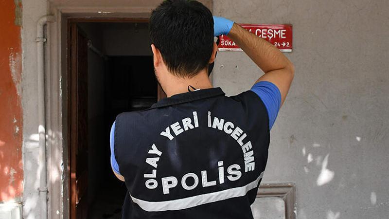 Kar maskeli 2 kişi yaşlı kadını gasp etti