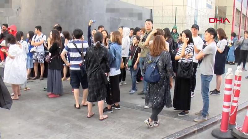 İstanbul'da panik anları! Turistler kendilerini dışarı attı