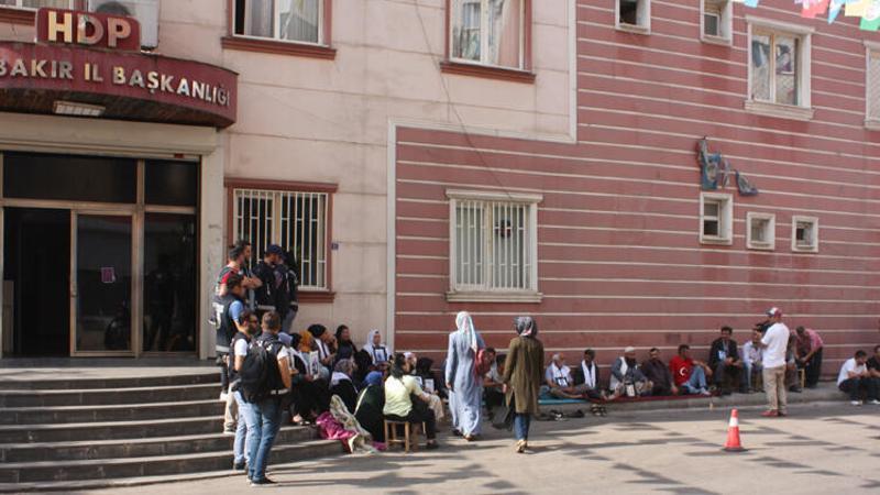 HDP önündeki eylemde 13'üncü gün; aile sayısı 33 oldu