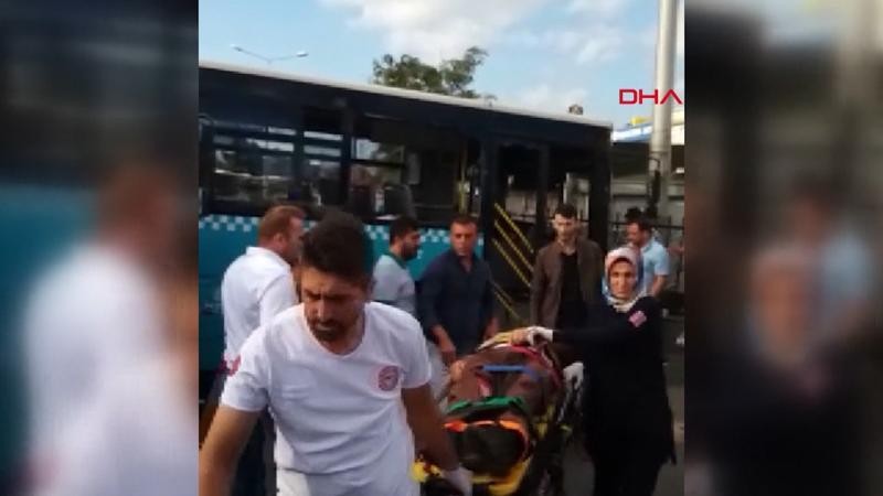 Ümraniye'de vinç yüklü kamyon otobüse çarptı