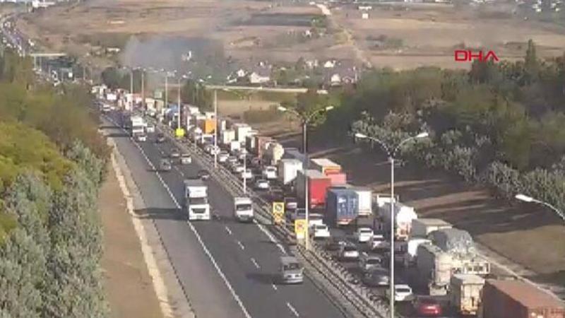 TEM Büyükçemece'de TIR yangını
