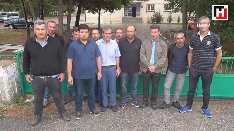 Öğrenci ve veliler sürekli öğretmen değişikliğini protesto etti