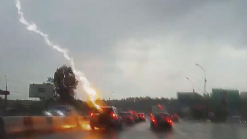 Rusya'da bir cipe yıldırım düştü