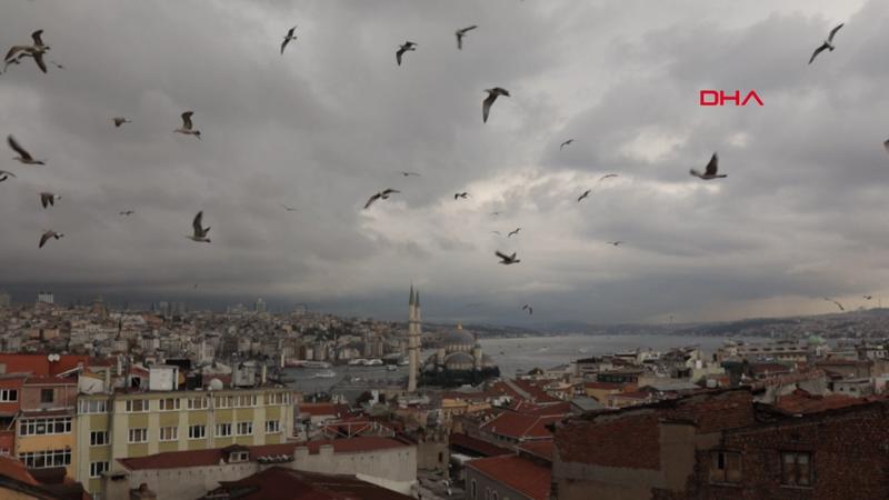İstanbul'un üstünü yağmur bulutları sardı