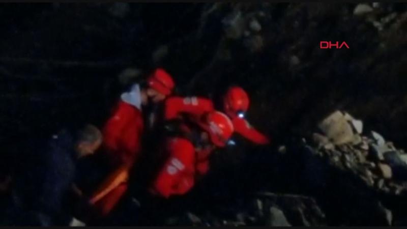 Kablo makarasının çarpmasıyla uçurumdan düşen 2 işçi öldü