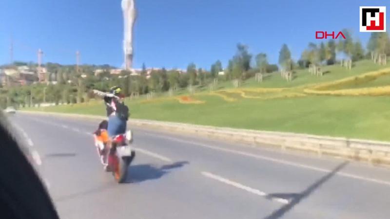 Motosikletli kadının tehlikeli dansı