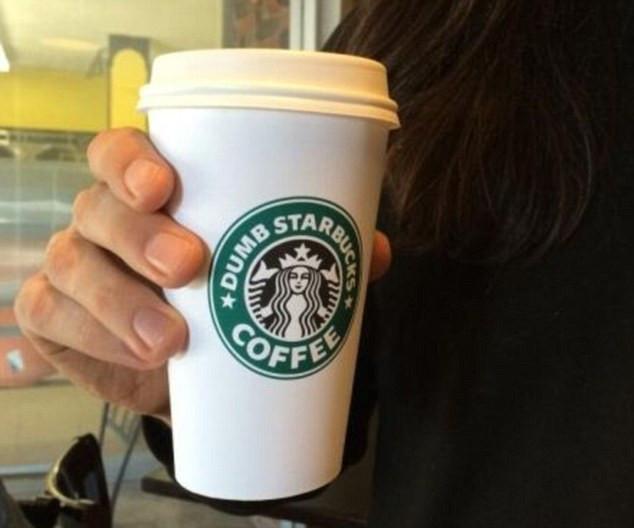 aptal starbucks in altindan komedyen cikti iki gun sonra kapatildi haberler