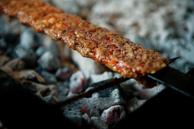 En lezzetli Adana kebap işte böyle yapılır